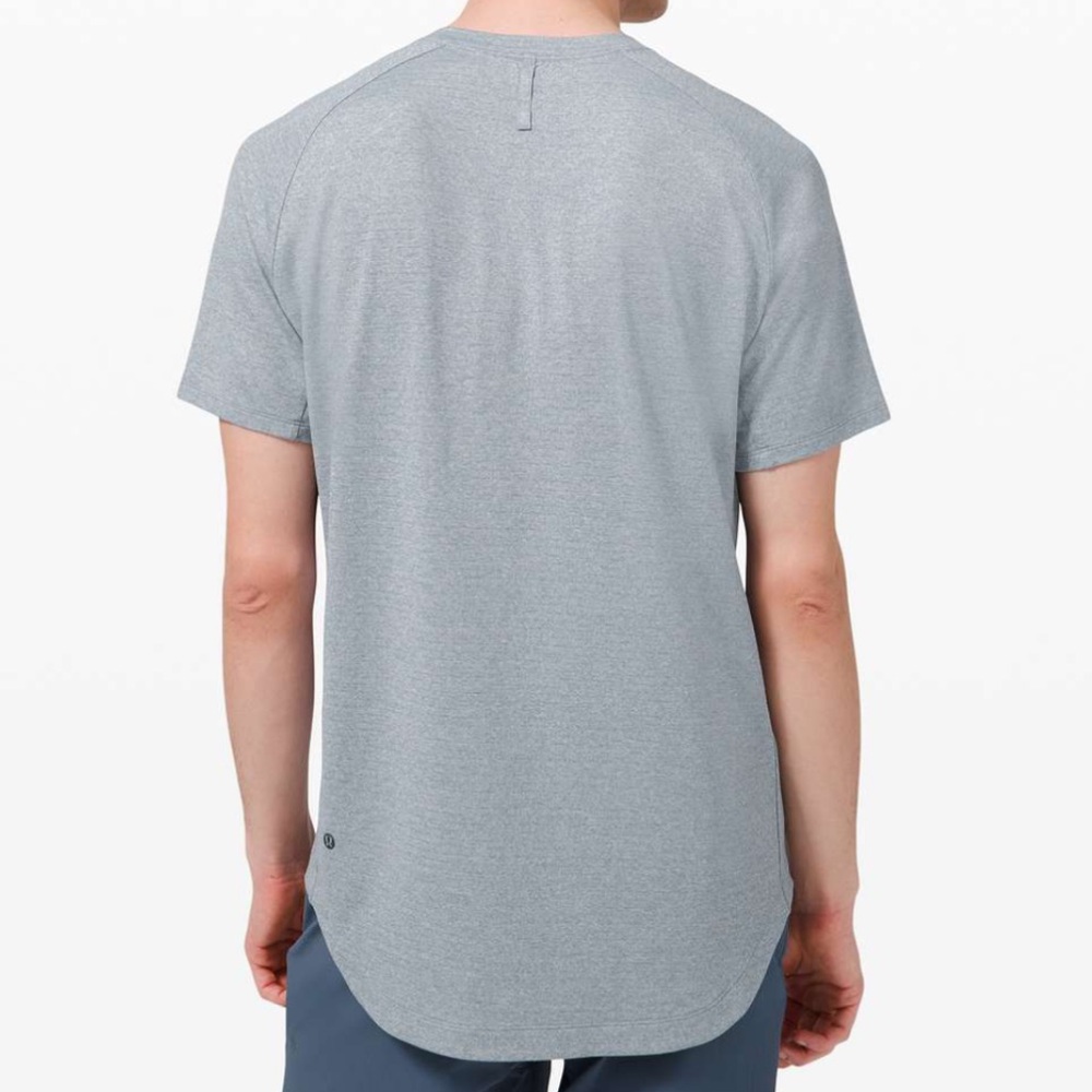Lululemon Drysense Short Sleeve in color Chambray / White size medium